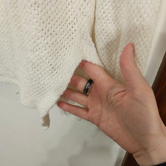 Velvet By Graham & Spencer Asymmetrical Textured Sweater Size Small Side Slits - Picture 3 of 7